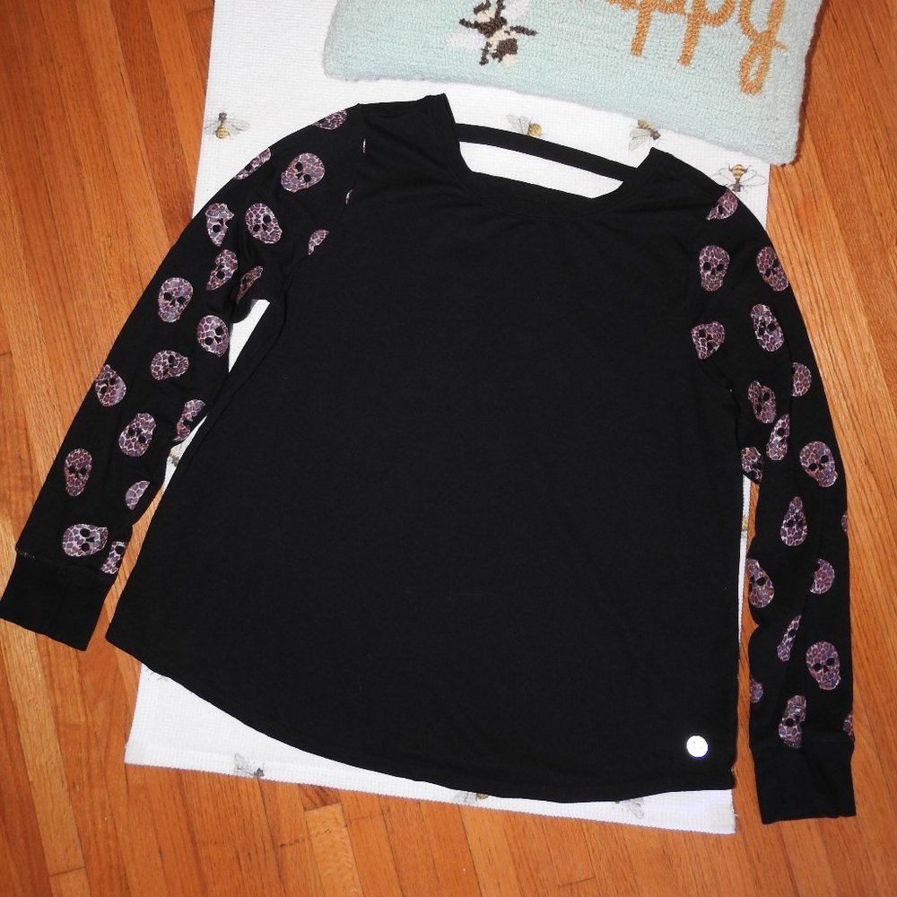 Torrid Black Skull Sleeve Top, Sz 1...C1024